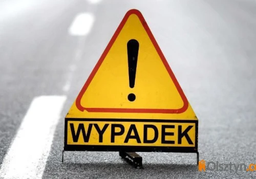 Gmina Olsztynek. Autokar z pracownikami FIEGE wjechał do rowu. Są poszkodowani
