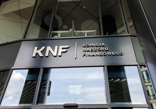 KNF ujawnia front-running na obligacjach skarbowych. Pracownicy TFI zarobili niemal milion złotych
