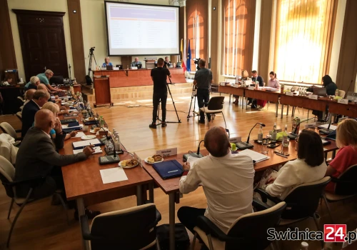 Nie będzie kontroli w sprawie nagród dla urzędników i kosztów wydawania miejskiego biuletynu