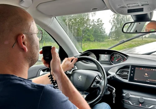 Czy CB-radio wciąż się przydaje? Sprawdziliśmy, co słychać na kanale 19