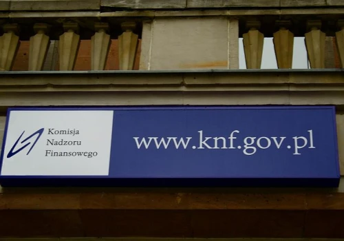 KNF zawiadamia organy ścigania. Podejrzenie manipulacji obligacjami Skarbu Państwa i BGK