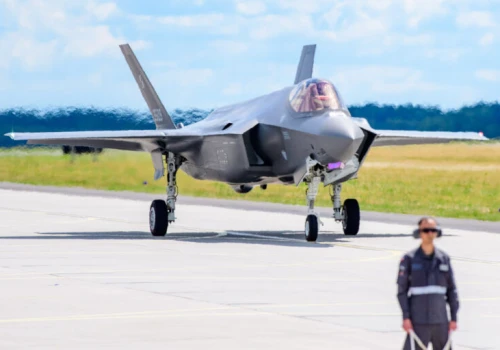 Kolejne F-35 wylądowały w Łasku. Pięć nowych myśliwców już w bazie
