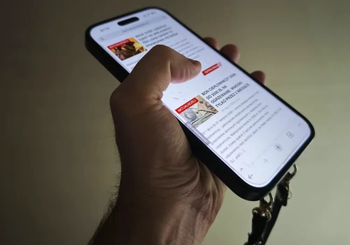 Czy Twój telefon podsłuchuje rozmowy? Jak sprawdzić i wyłączyć mikrofon w Androidzie. Sprawdź poradnik dla mieszkańców Warszawy