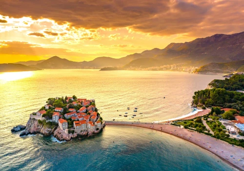 Czarnogóra na spokojnie 🔥🌊 Loty (piątek-poniedziałek) i noclegi za 689 PLN 🤩
