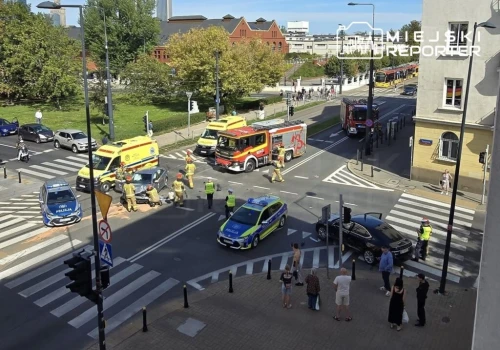 Rozbite auta i zablokowane tramwaje na Ochocie. Obaj kierowcy twierdzą, że mieli zielone