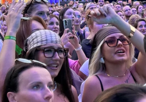 Tłumy Wrocławian na Stadionie Olimpijskim. Trwa festiwal Erste Letnie Brzmienia
