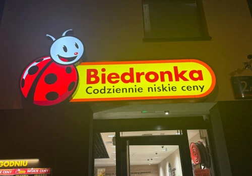 Biedronka ogłasza gigantyczną obniżkę. Produkty kupisz za pół ceny, akcja tylko przez dwa dni
