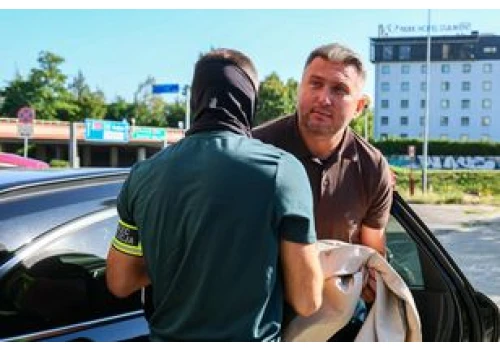 Ważą się losy aresztu. Radosław Piesiewicz doprowadzony do sądu