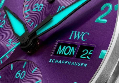 IWC zrywa z zielenią Mercedesa. Ten fiolet ma swoją historię i cel
