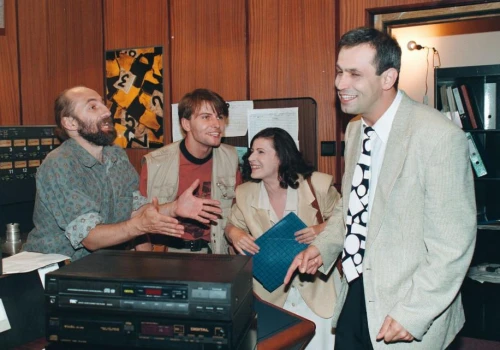 W podróży do lat 90. Czy serial „Radio Romans” dzisiaj zachwyciłby polskich widzów?