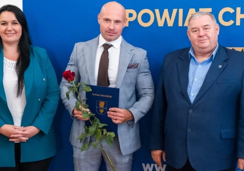 Nauczyciele z powiatu chojnickiego odebrali awanse zawodowe w starostwie