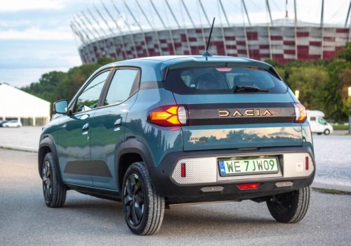 Nowa Dacia Spring ma potężną wyprzedaż! W salonach dostaniesz aż 23.000 zł korzyści i 7 lat gwarancji