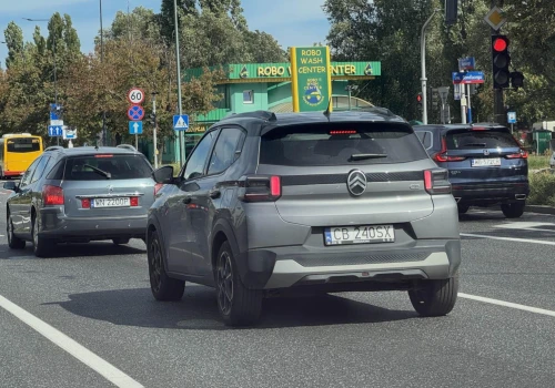 Nowy Citroën C3 kontra Peugeot 407 SW. Dlaczego miejski hatchback wydaje się taki duży?