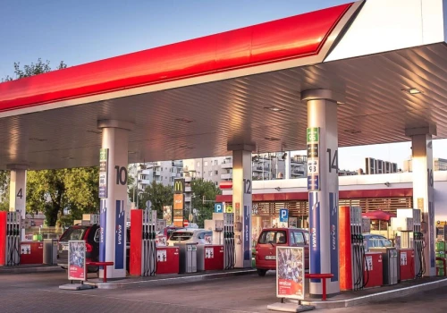 Elektryki zastępują auta spalinowe, stacje paliw znikają. Problem jest większy, niż się wydaje