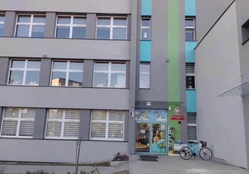 Fragment noża w jedzeniu w przedszkolu? Zaniepokojony rodzic interweniuje