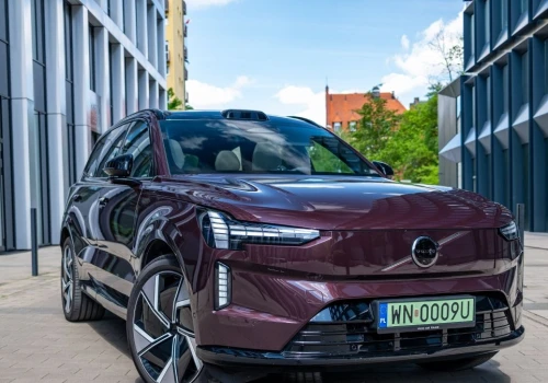 Elektryki i SUV-y niszczą drogi? Eksperci mają inną teorię