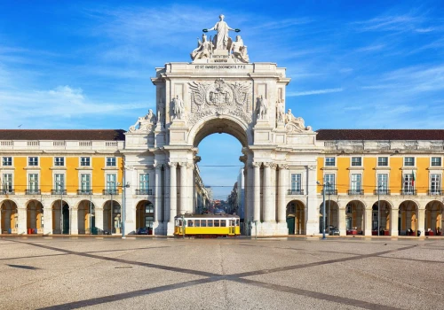 Lizbona na przedłużony weekend za 929 PLN 🇵🇹🚋 Bezpośrednie loty z Warszawy + ⭐⭐⭐ hotel 🏰