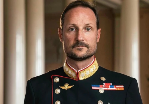 Nowy król Norwegii objął tron. Na dworze aż huczy od skandali