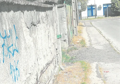 Chodnik jak z horroru. Radny interweniuje w sprawie Gazowniczej