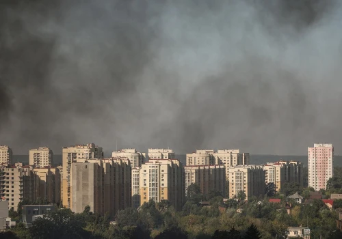 Wielki słup dymu pod Kijowem. Tragiczny bilans rosyjskiego ataku