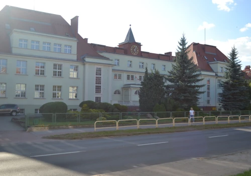 Ostatnia wakacyjna wycieczka: elbląskie szkoły (Elbląskie szlaki odc. 11 )
