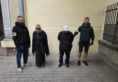 Udawali zakupy na bazarze, a polowali na portfele. Kieszonkowcy wpadli na bazarze Olimpia