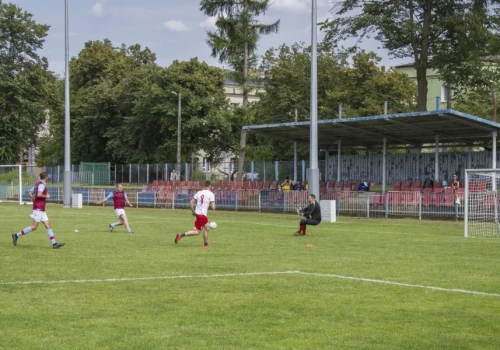 Zajezdnie wychodzą na boisko. Ruszył jubileuszowy sezon piłkarskiej Ligi MPK