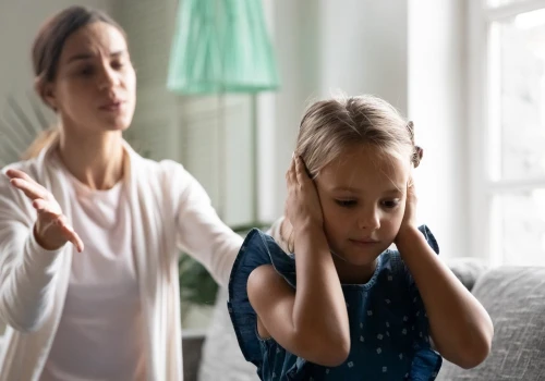 Tak reaguje rodzic o wysokiej inteligencji emocjonalnej. Badacze wskazują dwie cechy