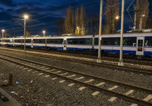 Tragedia na torach w Wołominie. Nie żyje młoda kobieta potrącona przez pociąg Intercity