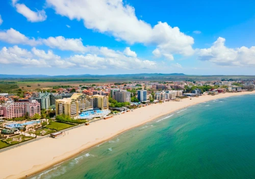 Genialna cena na przedłużony weekend nad Morzem Czarnym 🔥🤯 Loty + noclegi w apartamencie za 416 PLN ✈️🛌