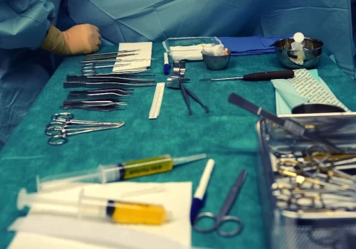 Pierwsza operacja mózgu z pomocą AI. Brytyjscy neurochirurdzy usunęli guz przysadki