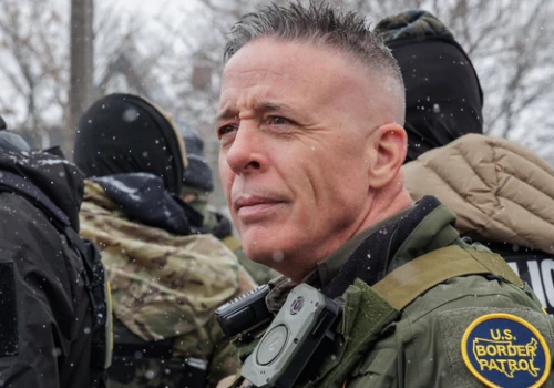 Nadzorował łapanki nieudokumentowanych imigrantów w Chicago. Teraz Gregory Bovino obawia się o swoje życie