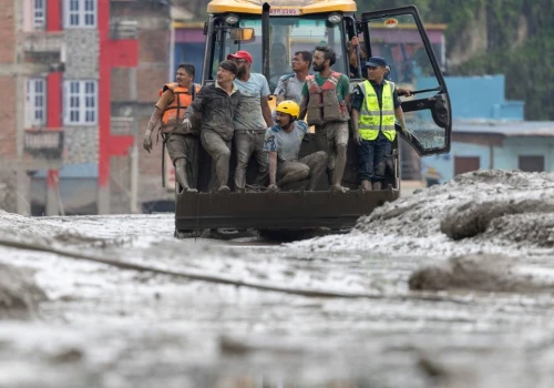 Rośnie tragiczny bilans ofiar powodzi w Nepalu. Ponad 100 osób uwięzionych