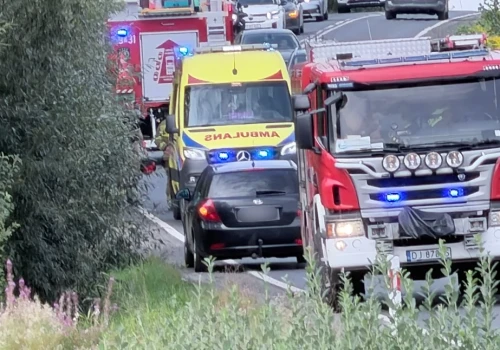 Zderzenie motocykla ze Skodą w Sosnówce. Na szczęście bez poważnych obrażeń