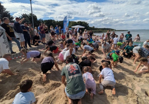 Na plaży w Trzebieży można było wykopać skarby
