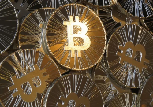 Kryptowaluty w oczach Polaków: w większości obawiamy się bitcoina