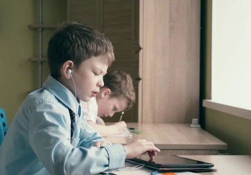 Słowa kolegi syna to smutna prawda o dzisiejszym wychowaniu. Tak zabiera się dzieciństwo