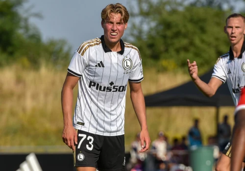 Media: Legia negocjuje transfer 18-latka