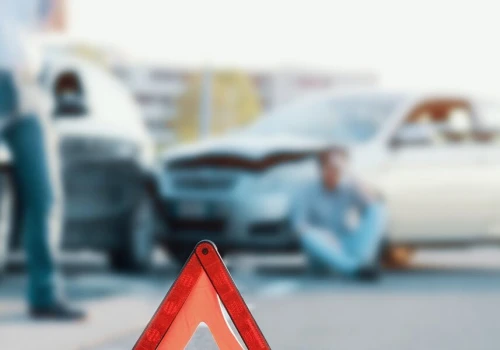 Elektryki dwa razy częściej są kasowane po wypadku niż spalinówki. Ubezpieczyciel wyjaśnia dlaczego