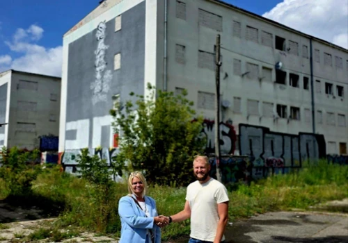 Koniec jednego z najbardziej niezwykłych osiedli Warszawy. Dudziarska idzie do rozbiórki. Tak kończy się historia „osiedla za torami”