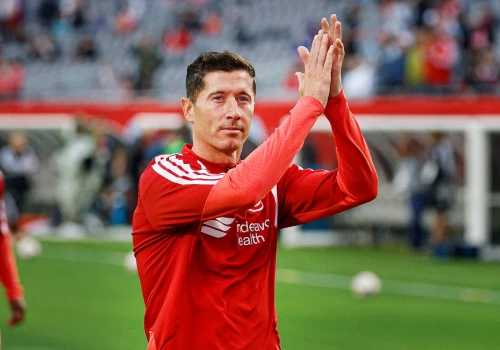 Lewandowski uratował Chicago. Co za gol!