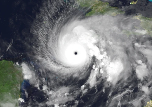 Model WeatherNext Google DeepMind przewiduje huragany dzień wcześniej niż tradycyjne prognozy