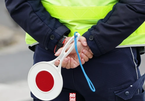 Zapytałem policjanta, jak wybiera auta do kontroli. Tych sześć rzeczy przybliża cię do mandatu