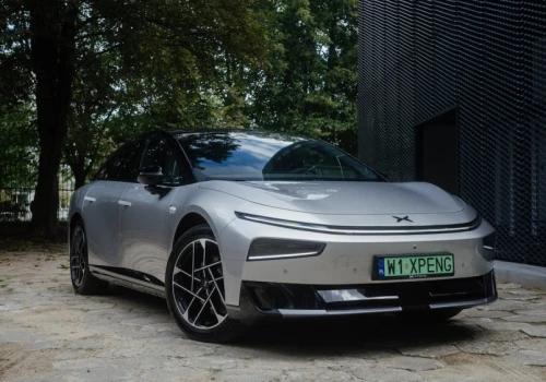 Jeździłem chińskim elektrykiem na długie trasy. Wszyscy porównują go do Tesli, a to błąd
