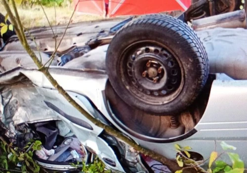 Biłgoraj: tragiczny wypadek. Renault zderzyło się z dwoma BMW, nie żyje 17-latek