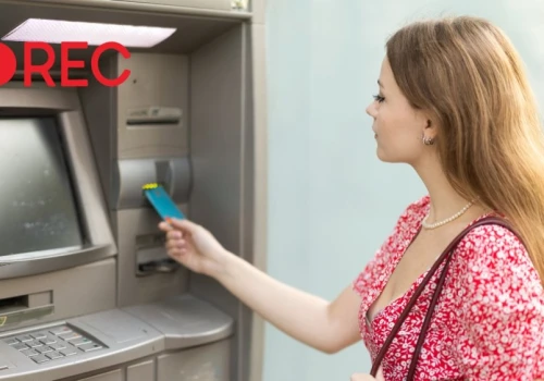 Każdy bankomat będzie patrzył ci w twarz. Nie zasłaniaj jej, bo dostaniesz karę
