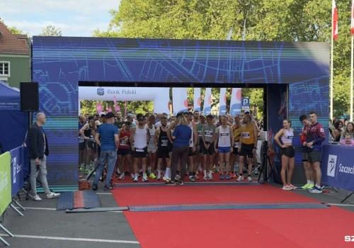 Szczecin: Uczestnicy półmaratonu na trasie