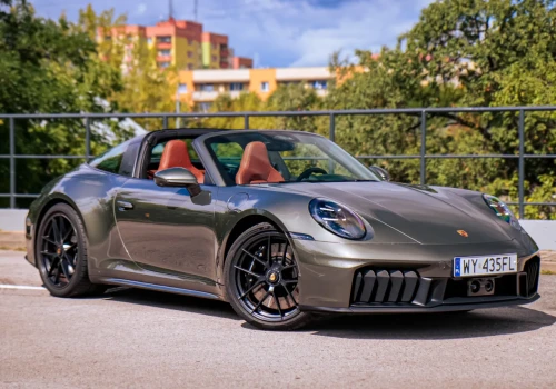 Test Porsche 911 Targa 4 GTS. Hybryda, prawie cabrio i utrzymana legenda w tle