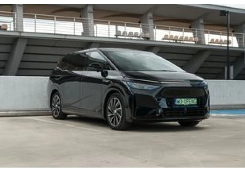 Rolka: Xpeng X9 z bliska. Na co mogą liczyć bogaci Chińczycy?