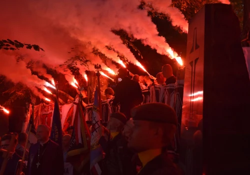 Że tak odpowiem pannie z przedproża…